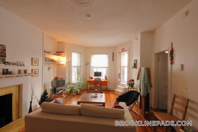 Building Photo - 1077 Beacon St