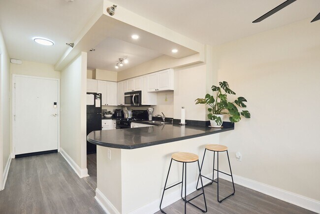 Building Photo - Furnished Buckhead Studio in Prime Peachtree Location