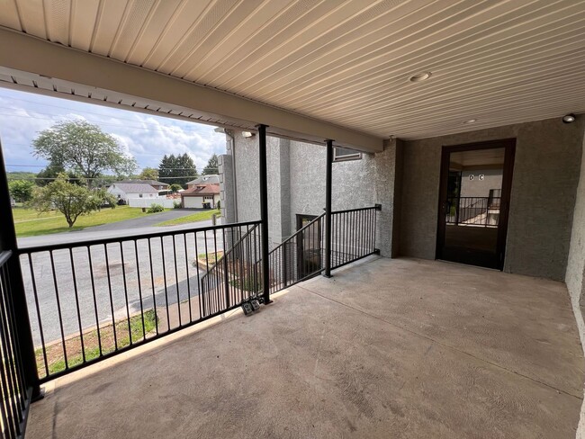 Building Photo - Brand New 2 bedroom Apartment in Parkland School District!