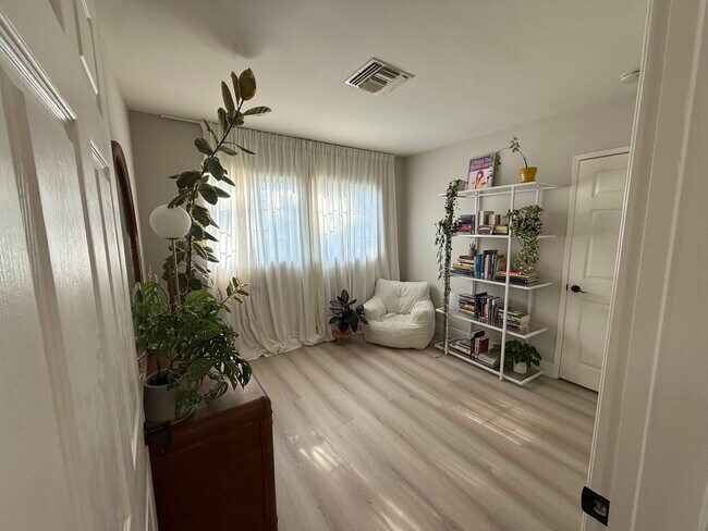 Building Photo - 7700 Alcove Ave