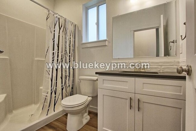 Building Photo - 3 Bed, 2 Bath Home in Woodland with Large Yard