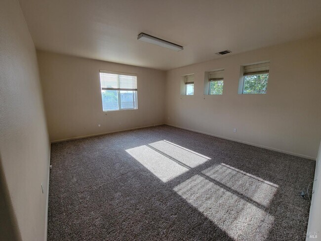 Building Photo - 1609 Vandenberg Cir