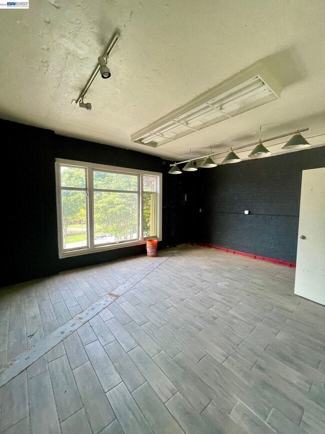 Building Photo - 22622 Mission Blvd