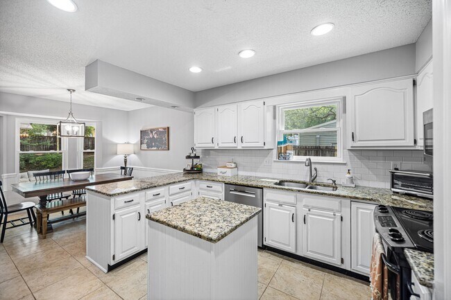 Building Photo - 507 Nassau Dr