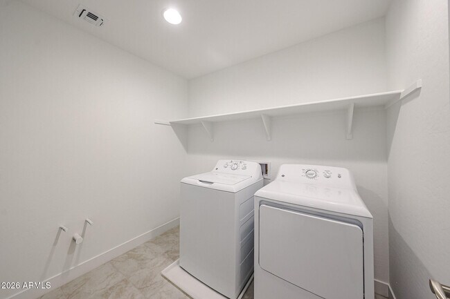 Building Photo - 14784 W Smoketree Dr