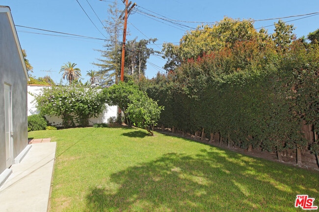 Building Photo - 2000 Glendon Ave