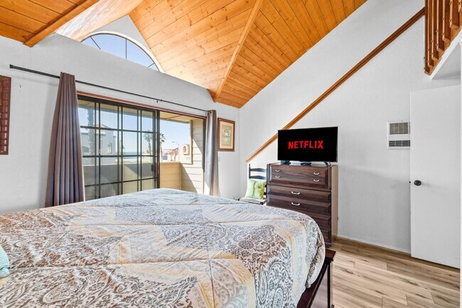 Building Photo - 731 Seacoast Dr