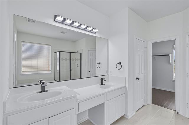 Building Photo - 1706 Clear Springs Dr