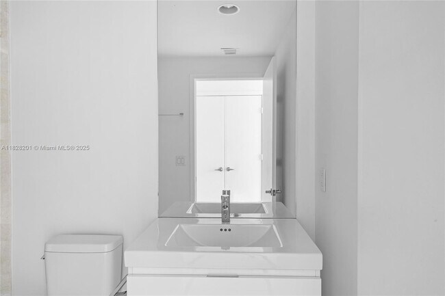 Building Photo - 17111 Biscayne Blvd