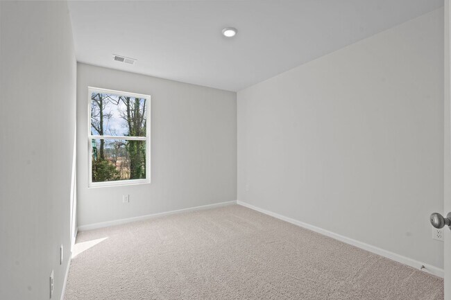 Building Photo - Beautiful 3 Bedroom 2.5 Bath Townhome in East Main Meadows