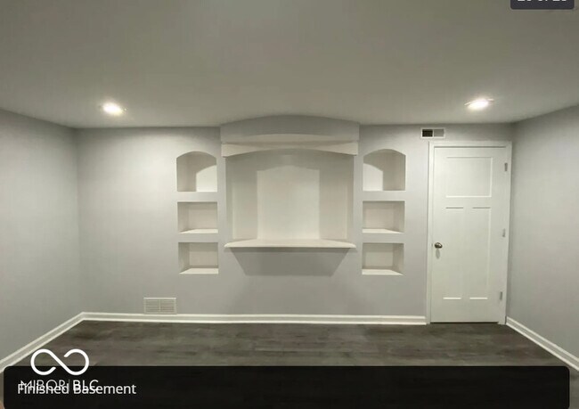 Building Photo - 401 Watercress Way