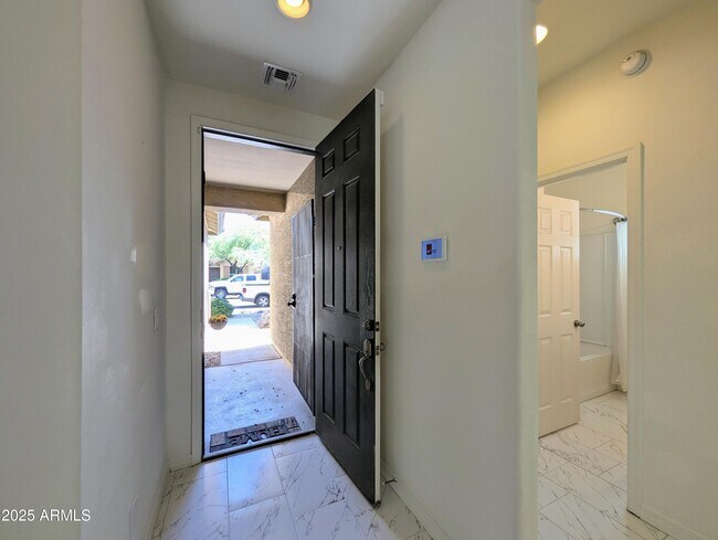 Building Photo - 2734 W Bowker St