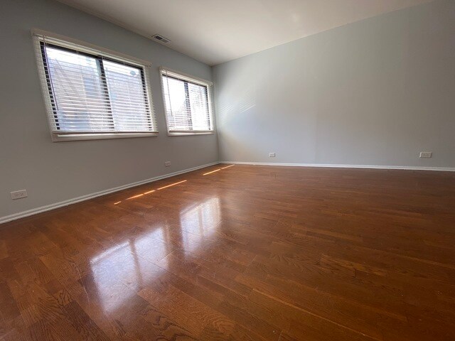 Building Photo - 1455 W Fullerton Ave