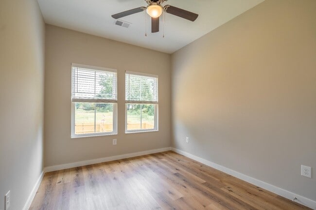 Building Photo - 124 Woodland Dr