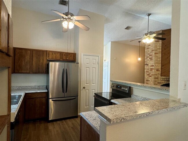Building Photo - 2800 Goldbridge Dr