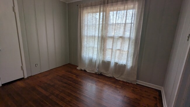 Building Photo - 2417 S Kennedy Ave