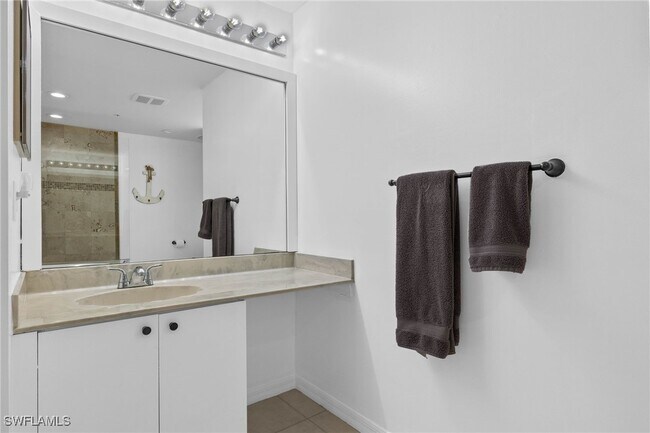 Building Photo - 14817 Laguna Dr