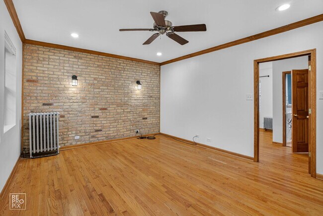 Building Photo - 1816 W Chase Ave