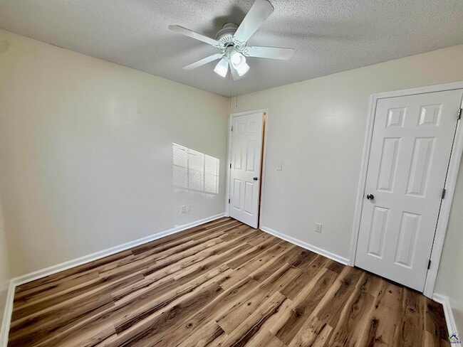 Building Photo - 126 Kensington Cir