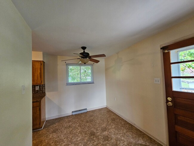 Building Photo - 3 bed/1.5 bath house near Sabraton