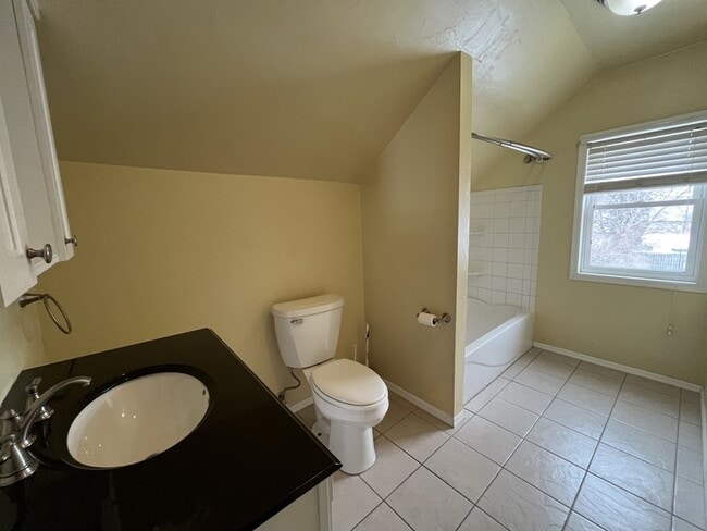 Building Photo - 713 N 5th St