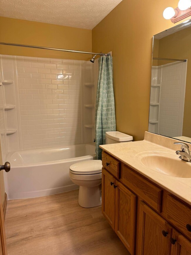 Renovated bathroom - 2237 Shamrock Ln