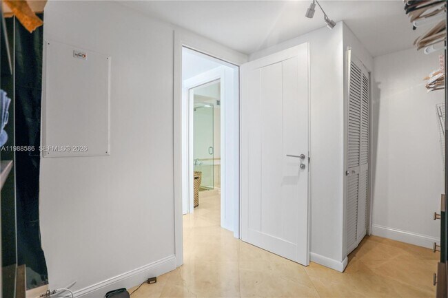 Building Photo - 1830 S Ocean Dr