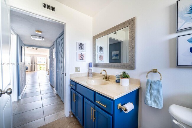 Building Photo - 1855 NE 121st St