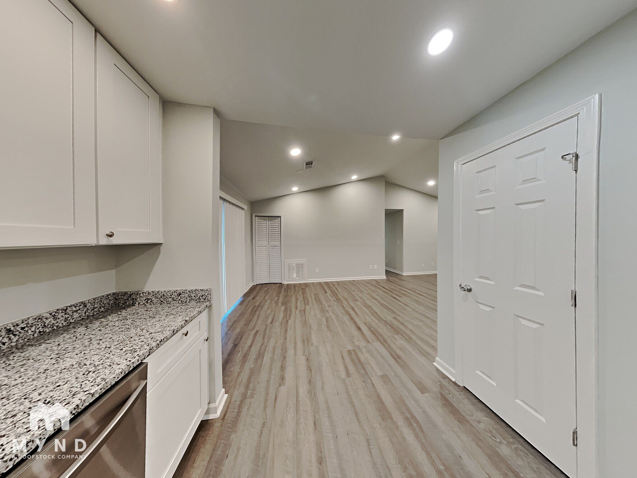 Building Photo - 2 Silverwood Dr