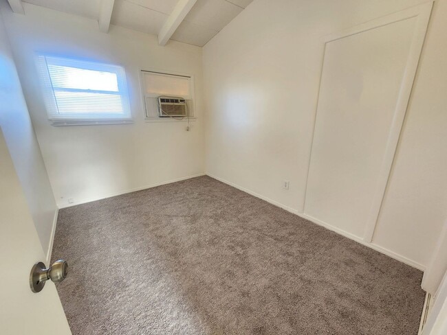 Building Photo - 6667 Desert Queen Ave