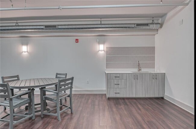 Building Photo - 957 Liberty Ave