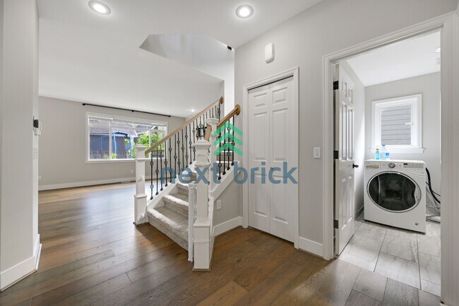 Building Photo - "Charming Sammamish Retreat: 3-Bedroom Home with 2.5 Baths & 1,710 Sq Ft of Comfort"
