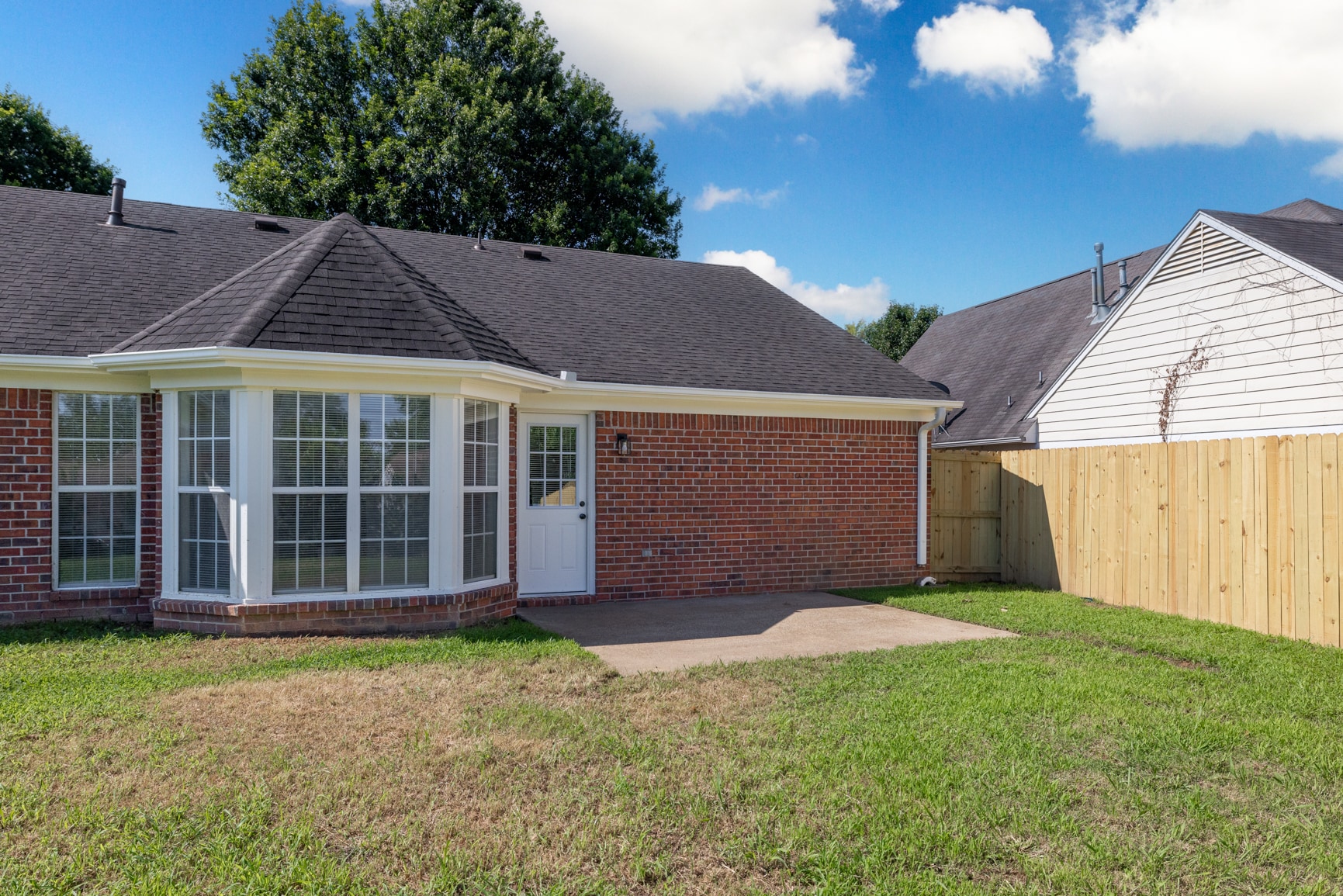 Building Photo - 750 Sweetwater Dr