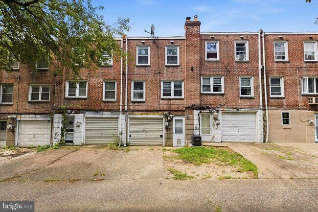 Building Photo - 351 W 22nd St