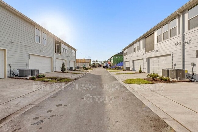 Building Photo - 24 Seaport Ln