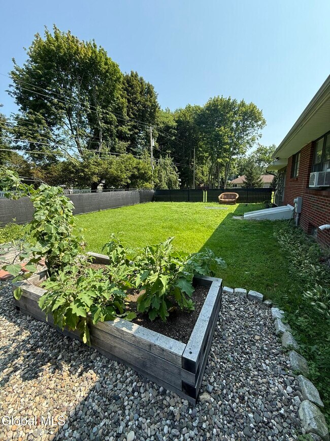 Building Photo - 143 Schuurman Rd