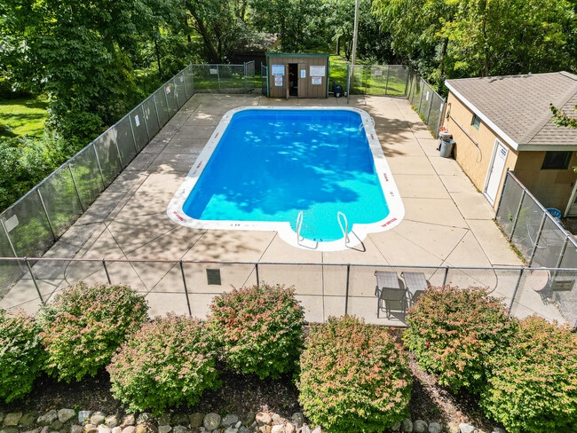 Building Photo - N7439 Mariner Hills Cir