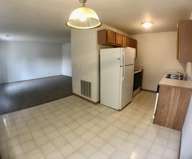 Building Photo - 1625 Flynn Ln