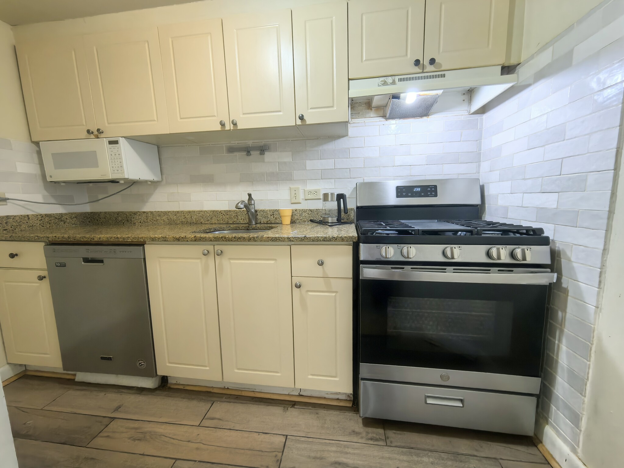 Kitchen - 1501 Clairmont Rd