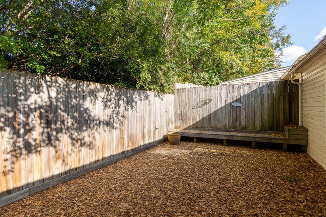 Building Photo - 3025 Brookhaven Way