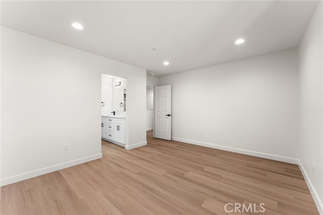 Building Photo - 902 S Hert St