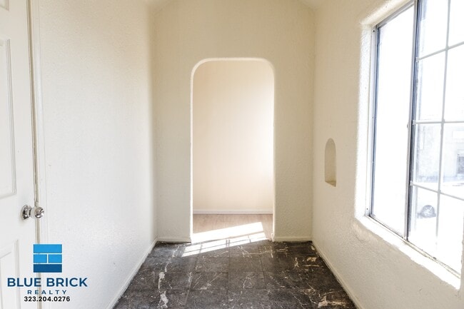 Building Photo - 1401 W 53rd St