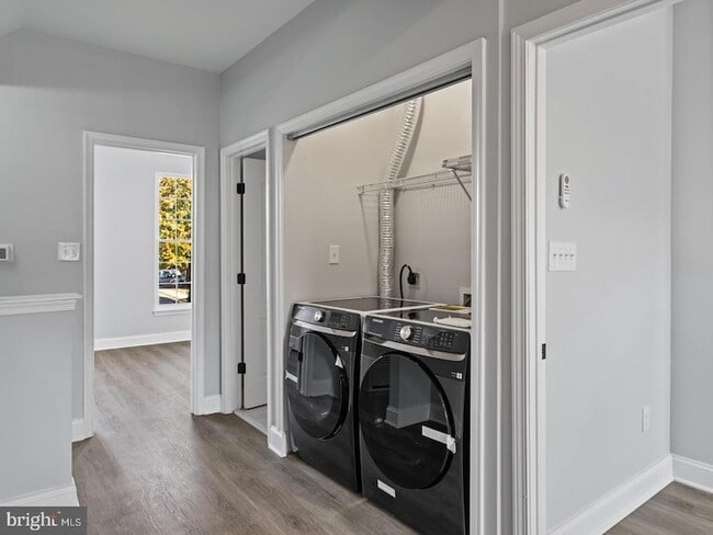 Building Photo - 13133 Park Crescent Cir