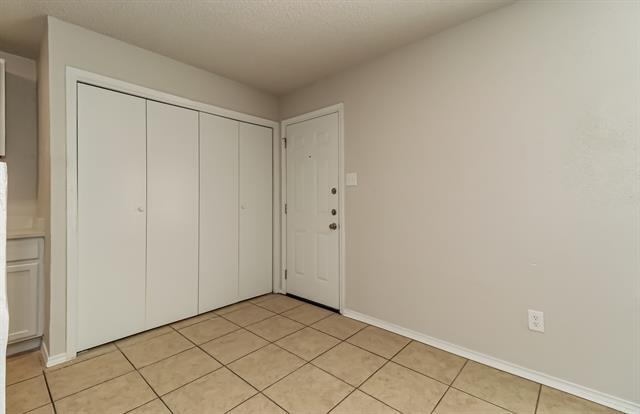 Building Photo - 3904 Royal Crest Dr