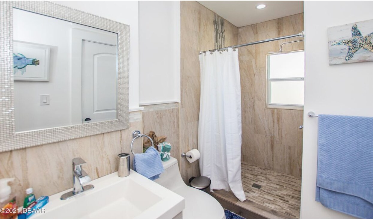 Building Photo - 520 Vermont Ave