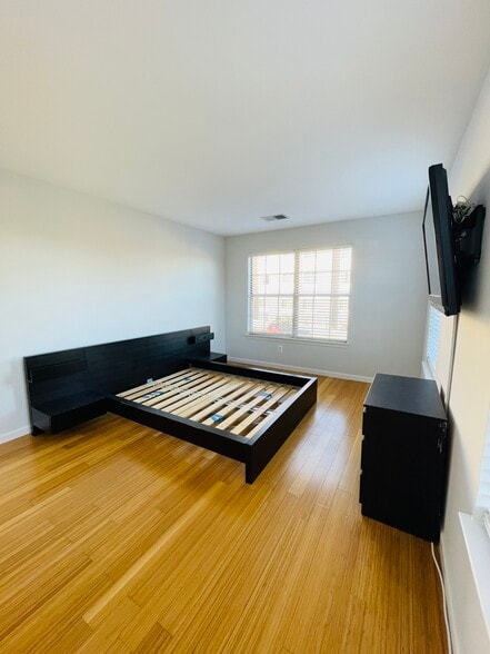 master bedroom - 6423 Richmond Hwy