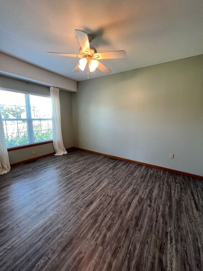 Building Photo - Your Next Home Awaits – Spacious, Updated & Move-In Ready!