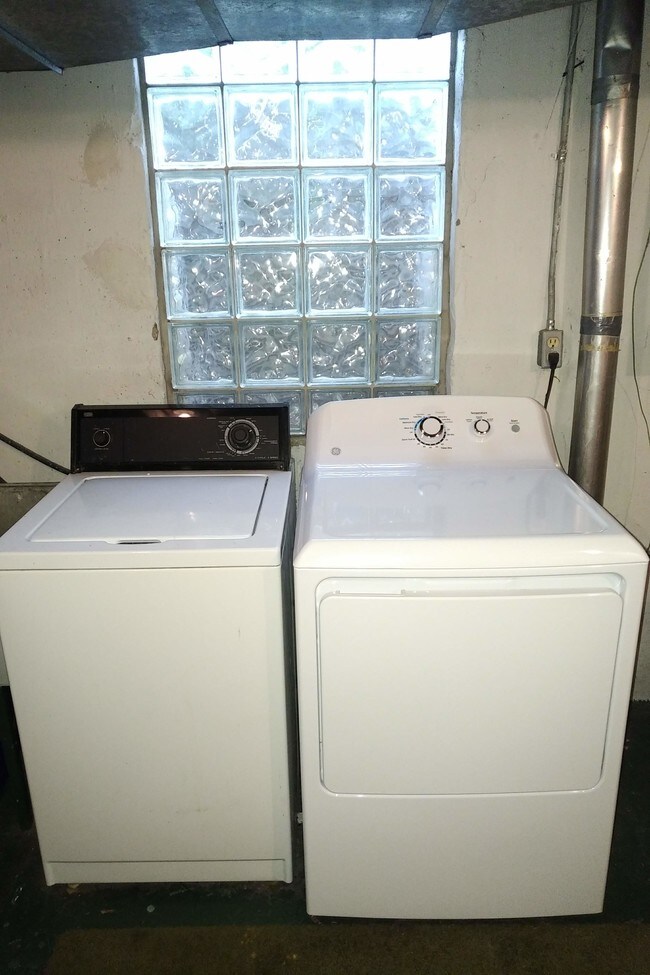 Laundry - 712 Graefield Ct