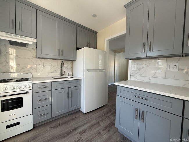 Building Photo - 6 Bayberry Ln