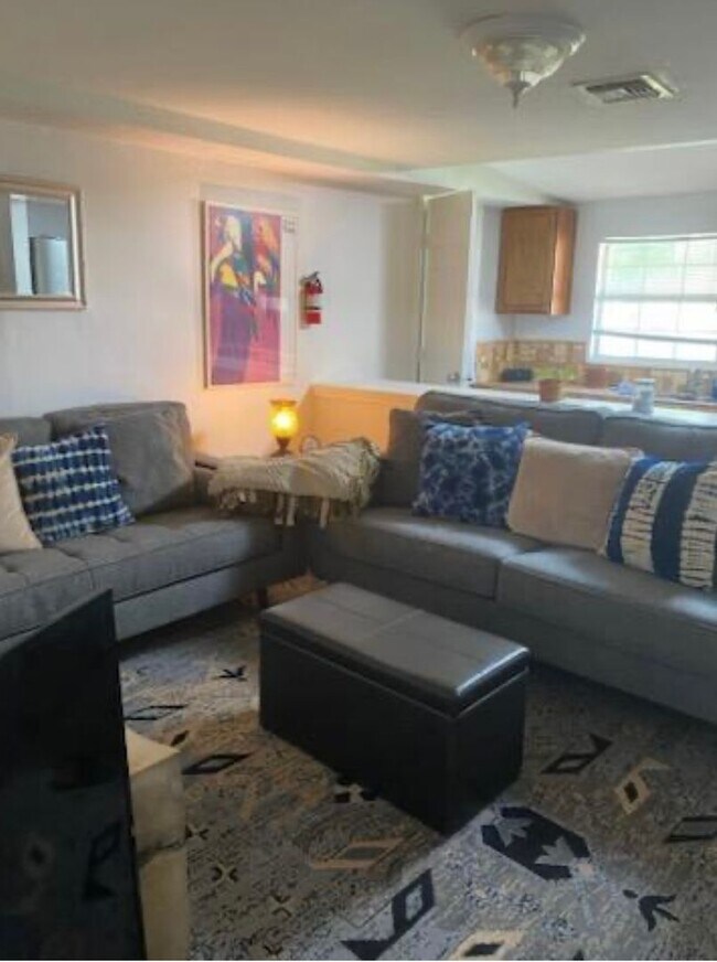 Building Photo - Dinn Drive